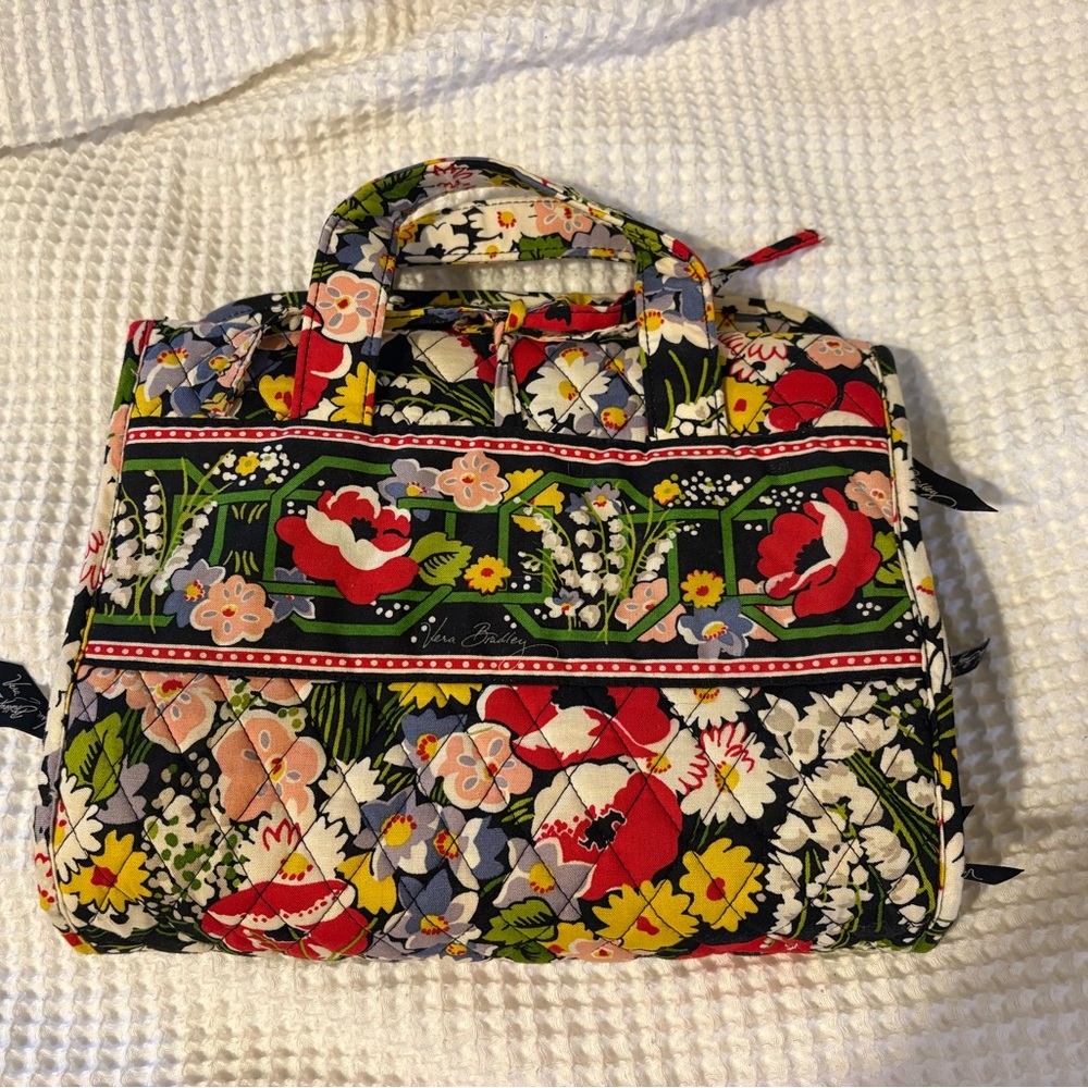 Vera Bradley Quilted Hanging Cosmetic / Accessories bag in Poppy Fields.